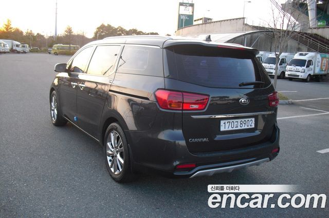 Kia Canival 2019 — photo 3