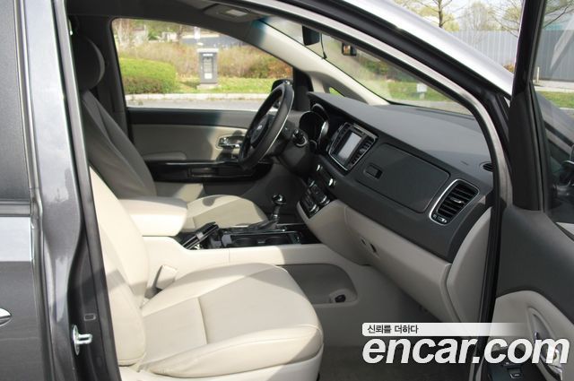 Kia Canival 2016 — photo 6