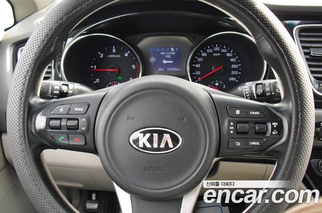Kia Canival 2016 — photo 17