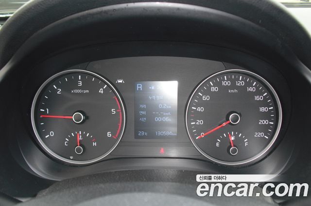 Kia Stonic 2018 — photo 18