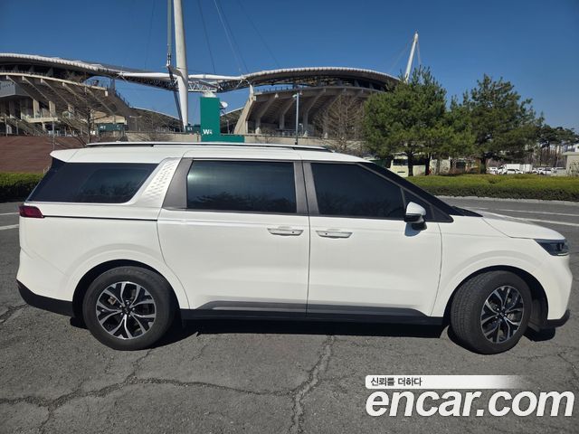 Kia Canival 2021 — photo 3