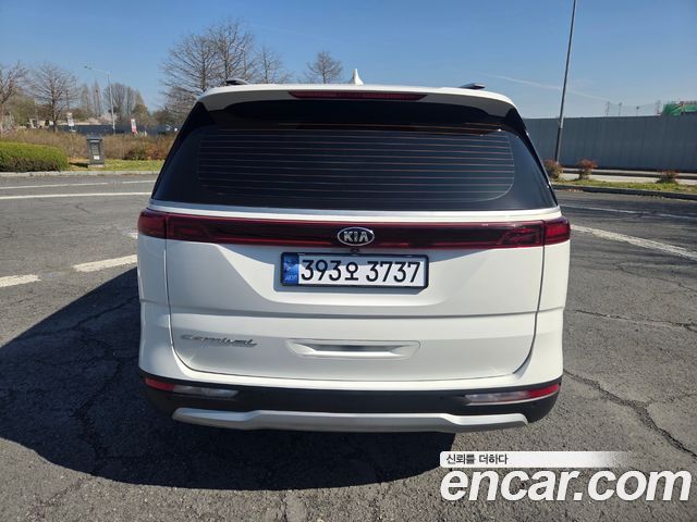 Kia Canival 2021 — photo 4
