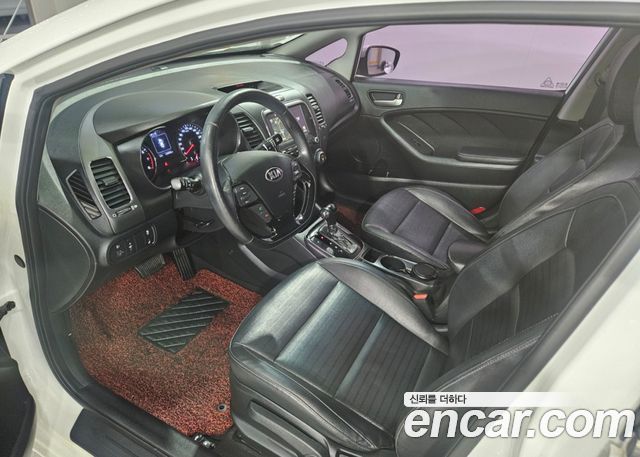 Kia K3 2016 — photo 9