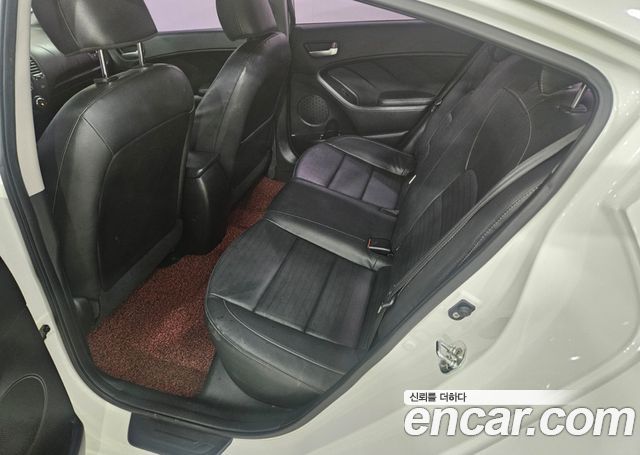 Kia K3 2016 — photo 10