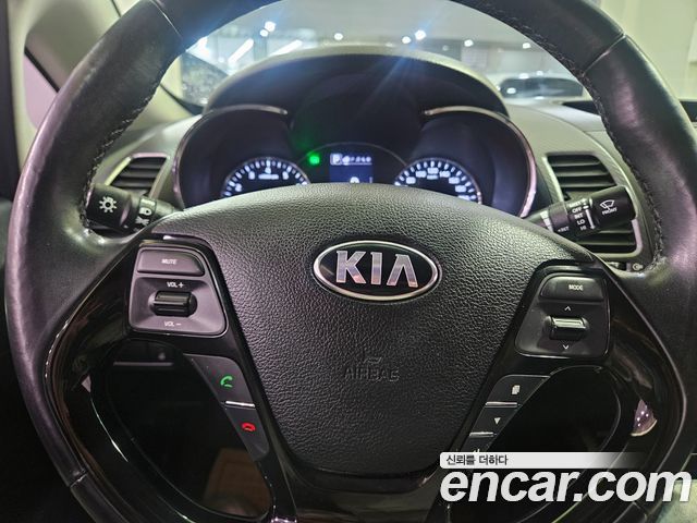 Kia K3 2016 — photo 11