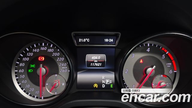 Mercedes-Benz GLA-Class 2015 — photo 8