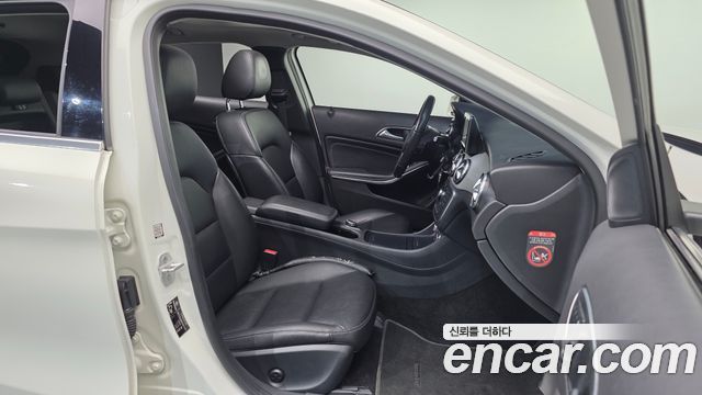 Mercedes-Benz GLA-Class 2015 — photo 10