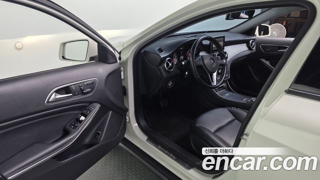 Mercedes-Benz GLA-Class 2015 — photo 11