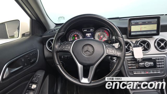 Mercedes-Benz GLA-Class 2015 — photo 13