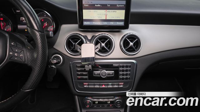 Mercedes-Benz GLA-Class 2015 — photo 14