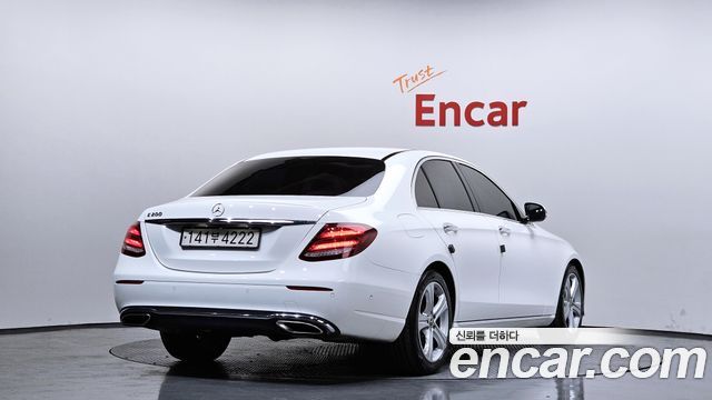 Mercedes-Benz E-Class 2017 — photo 2