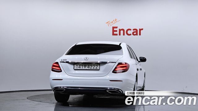 Mercedes-Benz E-Class 2017 — photo 4
