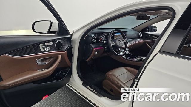 Mercedes-Benz E-Class 2017 — photo 13