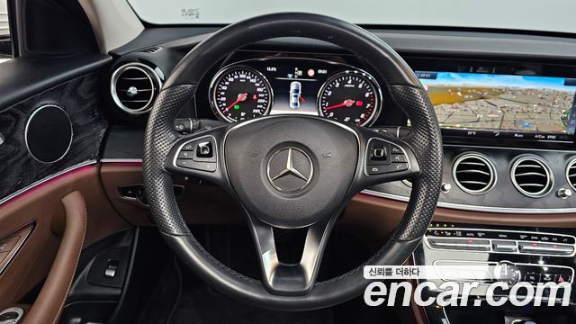 Mercedes-Benz E-Class 2017 — photo 18