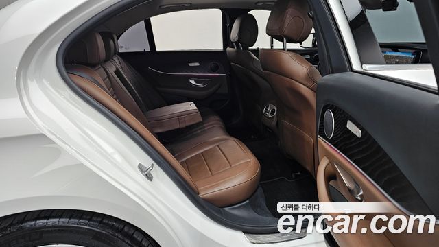 Mercedes-Benz E-Class 2017 — photo 16
