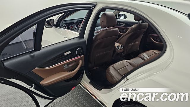 Mercedes-Benz E-Class 2017 — photo 29