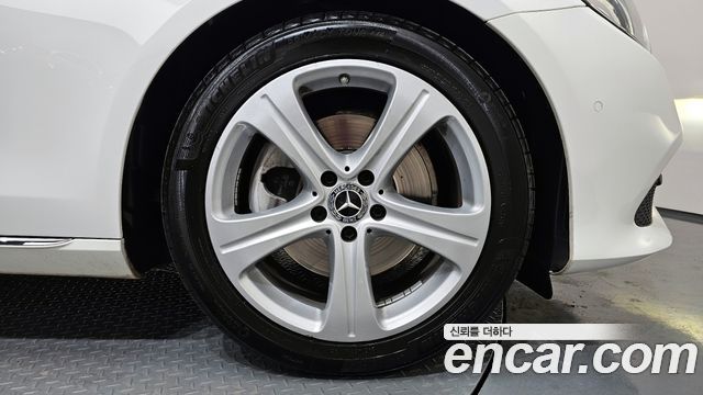 Mercedes-Benz E-Class 2017 — photo 30