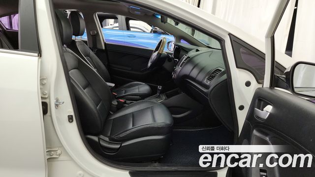 Kia K3 2013 — photo 11