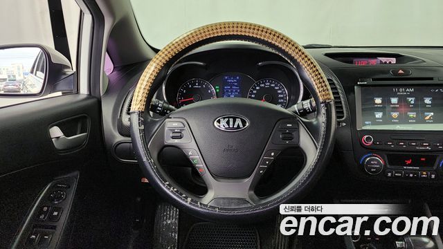 Kia K3 2013 — photo 13