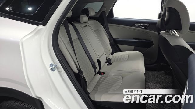 Kia Sportage 2023 — photo 11