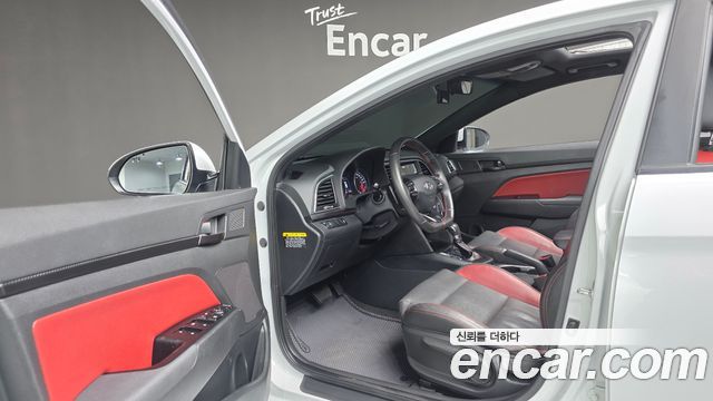 Hyundai AVANTE 2018 — photo 18