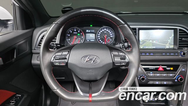 Hyundai AVANTE 2018 — photo 21
