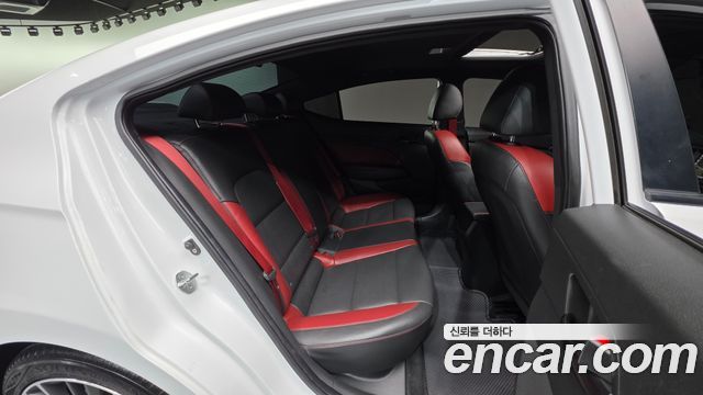 Hyundai AVANTE 2018 — photo 25