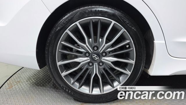 Hyundai AVANTE 2018 — photo 7