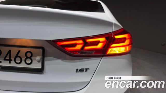 Hyundai AVANTE 2018 — photo 9