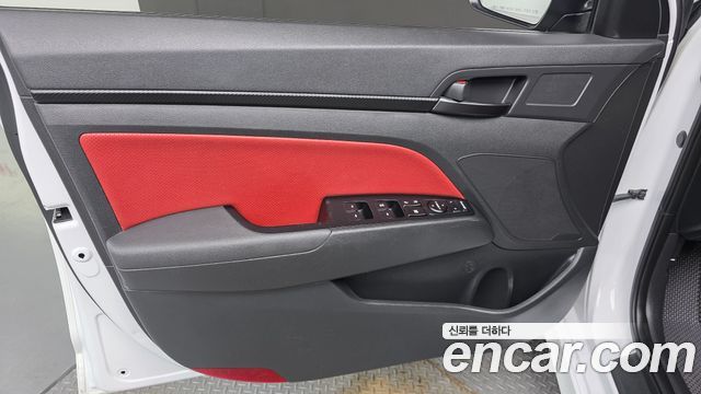 Hyundai AVANTE 2018 — photo 14
