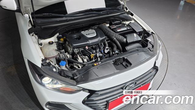 Hyundai AVANTE 2018 — photo 28