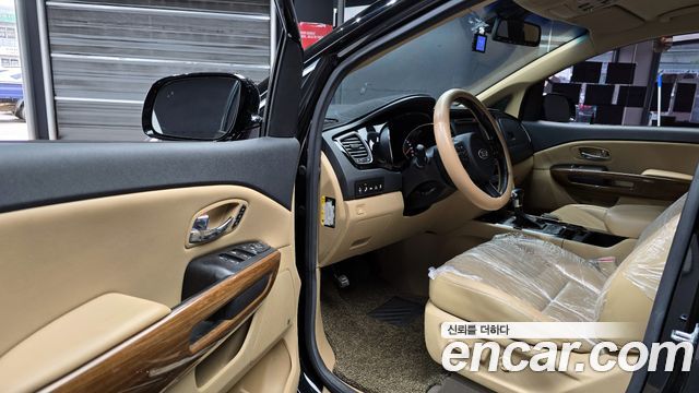 Kia Canival 2018 — photo 10