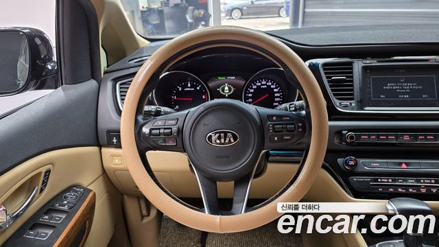 Kia Canival 2018 — photo 12