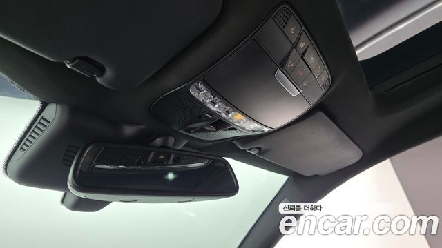Mercedes-Benz C-Class 2018 — photo 23