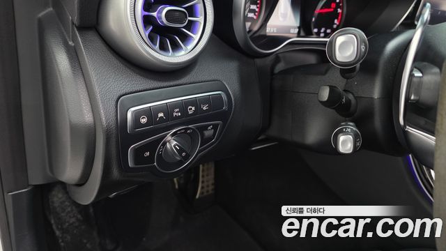 Mercedes-Benz C-Class 2018 — photo 27