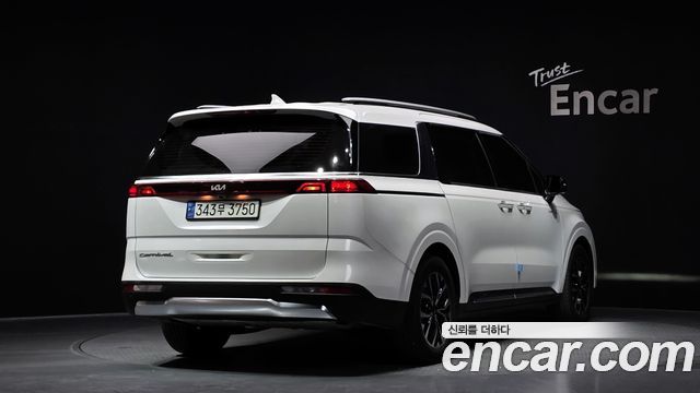 Kia Canival 2021 — photo 2