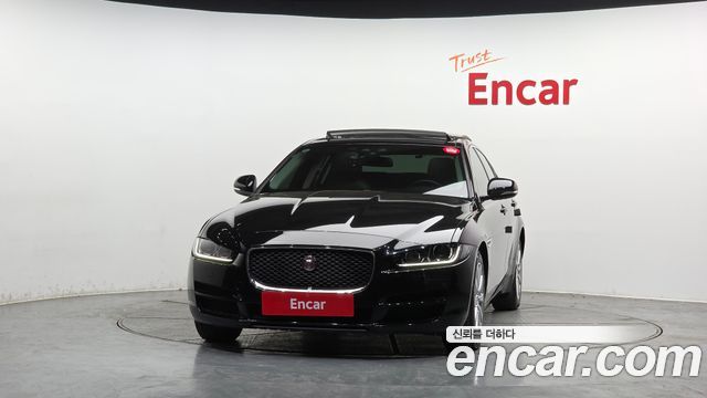 Jaguar XE 2018 — photo 3