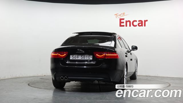 Jaguar XE 2018 — photo 4