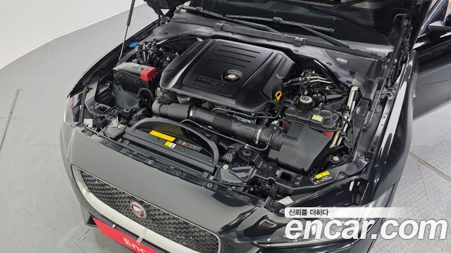 Jaguar XE 2018 — photo 6