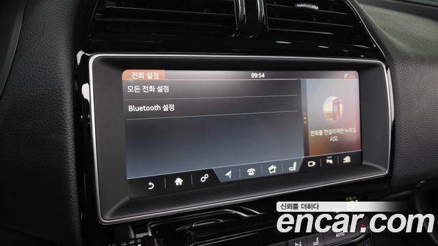 Jaguar XE 2018 — photo 21