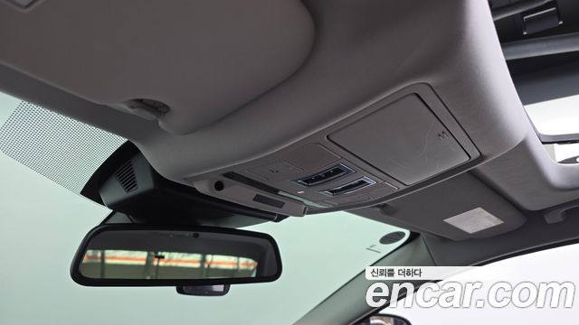 Jaguar XE 2018 — photo 22