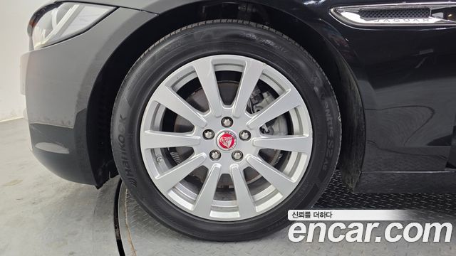 Jaguar XE 2018 — photo 7