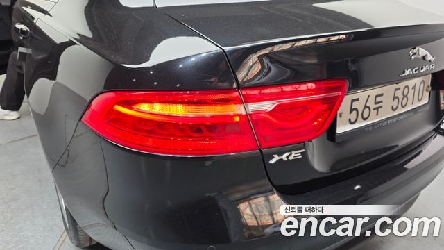 Jaguar XE 2018 — photo 9