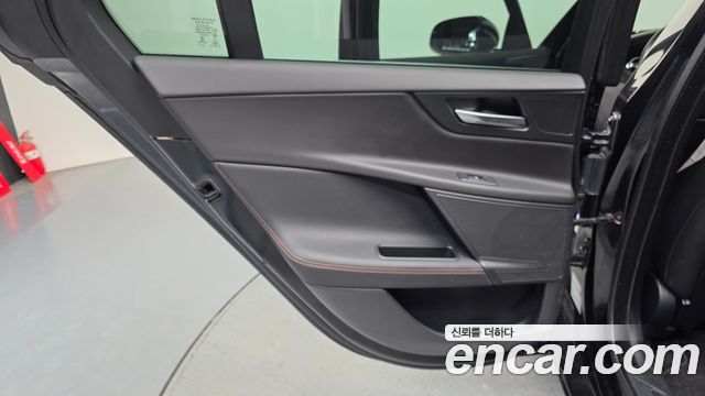 Jaguar XE 2018 — photo 14