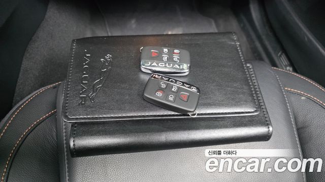 Jaguar XE 2018 — photo 30