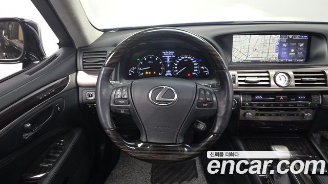 Lexus LS 2014 — photo 13