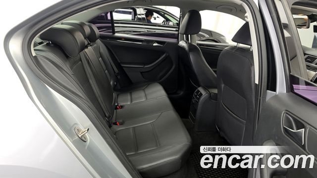 Volkswagen Jetta 2016 — photo 11