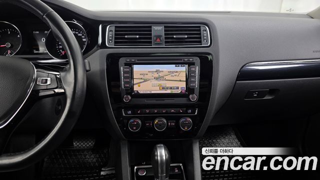 Volkswagen Jetta 2016 — photo 13