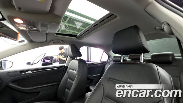 Volkswagen Jetta 2016 — photo 18