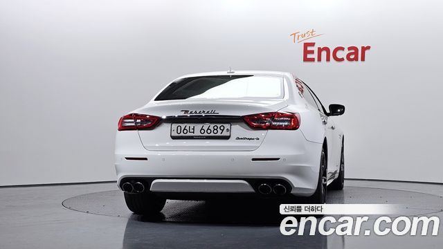Maserati Quattroporte 2017 — photo 4